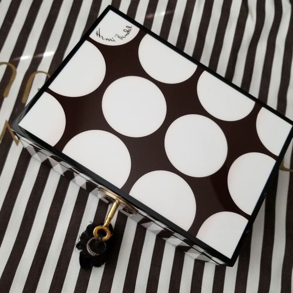 ❗Henri Bendel Lacquer Polka Dot and Stripe Brown and White Jewelry Box❗ - Picture 1 of 11